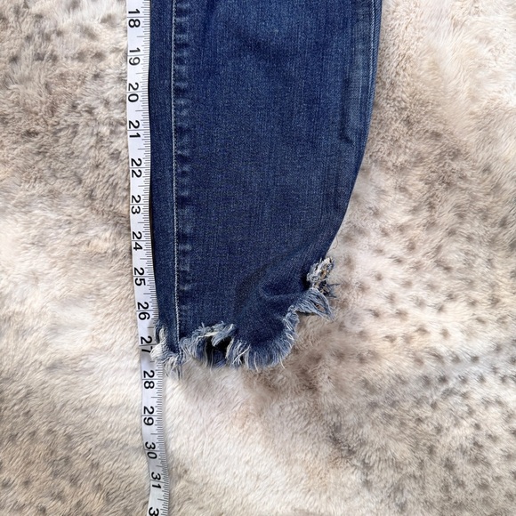 Good American Good Waist Crop Women's Jeans - Size 6 / 28 - Picture 5 of 15